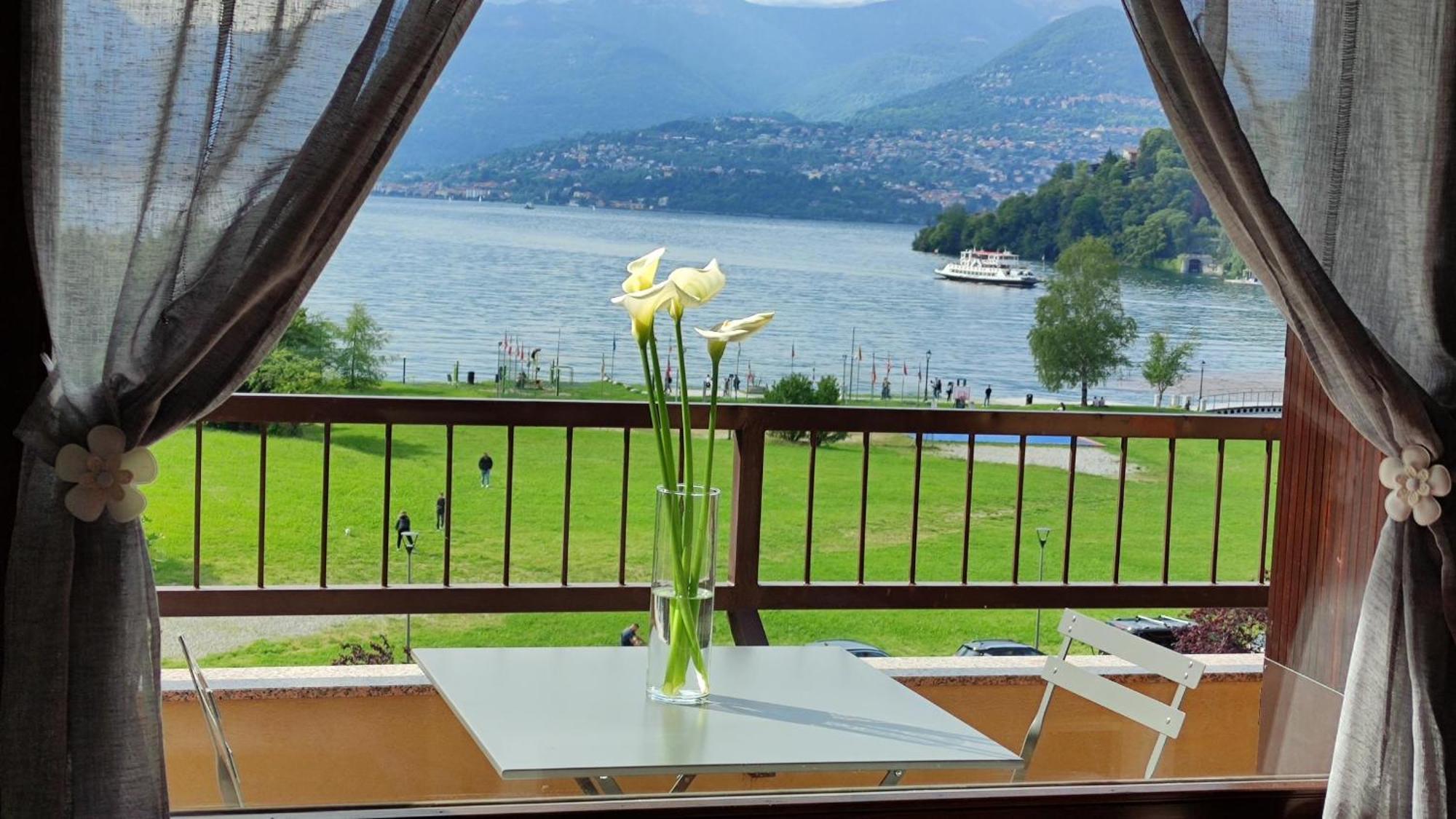 Lily Lake Maggiore Laveno Exterior foto